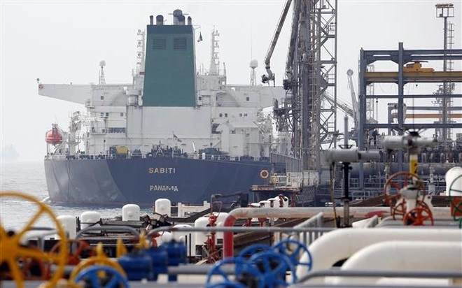 Một cơ sở khai thác dầu của Iran trên đảo Khark. (Ảnh: AFP/TTXVN)