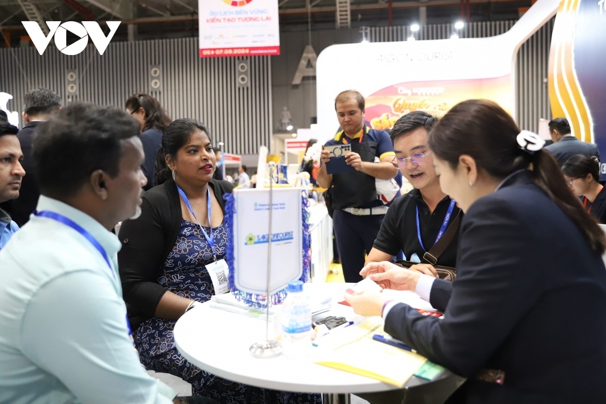 Các cuộc hẹn thương mại B2B, tiếp thị, giới thiệu sản phẩm du lịch của Việt Nam và các nước đến với du khách, người dân tại ITE HCMC 2024 (Ảnh: Tỷ Huỳnh)