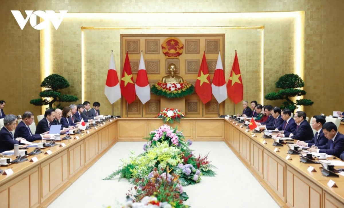 Their talks are held immediately after the welcome ceremony.
