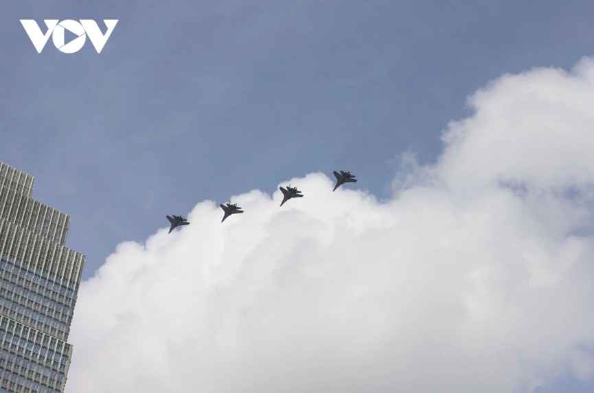 Aircraft teams continue rehearsal ahead of Liberation Day anniversary in Ho Chi Minh City