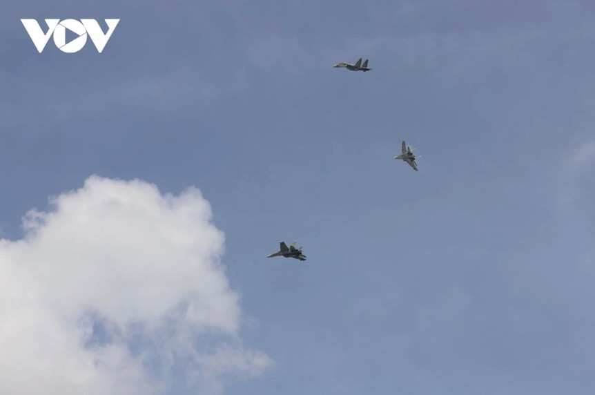 Yak-130 and Su-30MK2 jets perform aerobatics and cloud penetration in formation