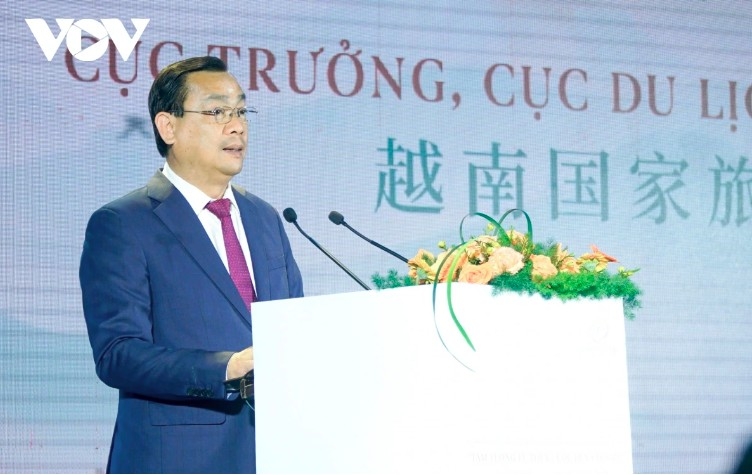 Director of the Vietnam National Authority of Tourism Nguyen Trung Khanh addresses the event 
