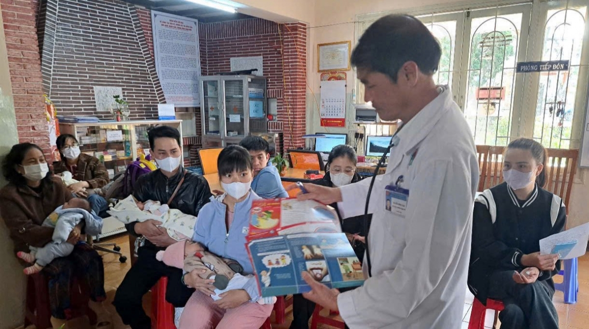 Cùng với công tác kiểm soát dịch bệnh, Lâm Đồng đẩy mạnh tiêm chủng vắc xin phòng sởi