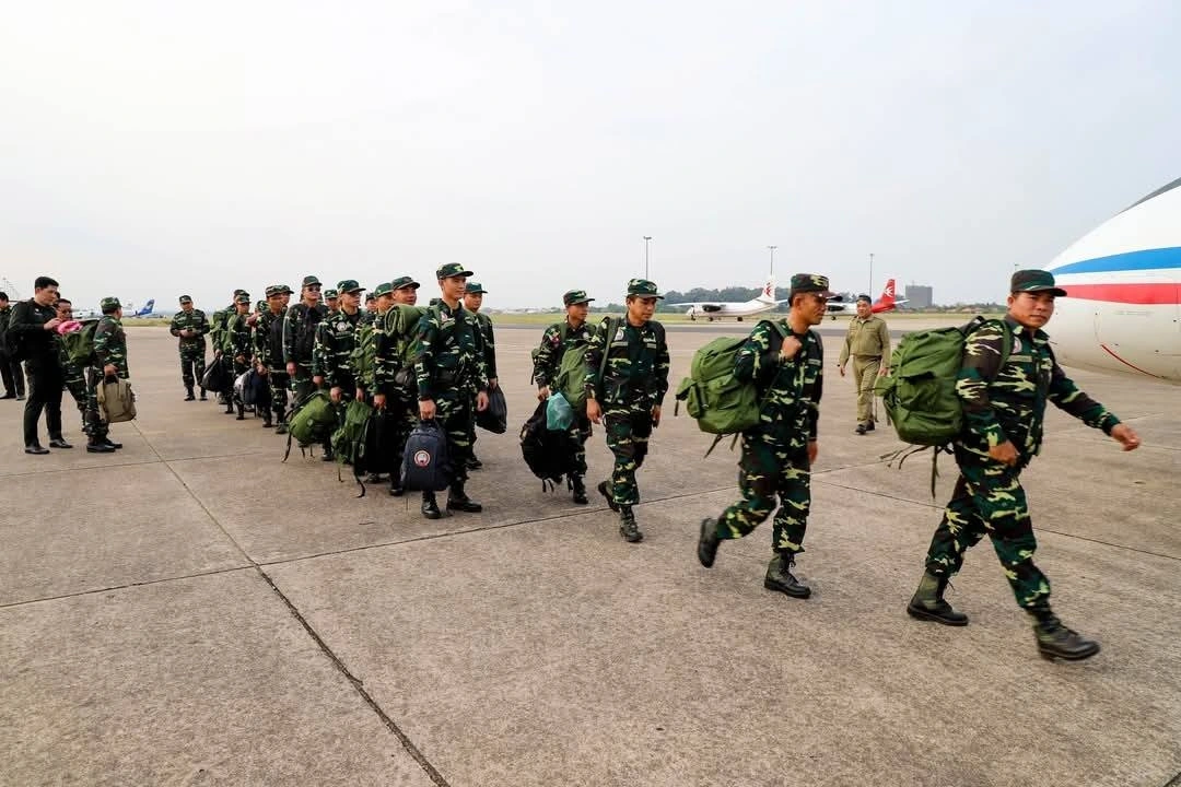 Lực lượng cứu hộ, cứu nạn Quân đội Nhân dân Lào lên đường sang Myanmar thực hiện nhiệm vụ quốc tế cao cả. Nguồn: Đài phát thành Quốc gia Lào