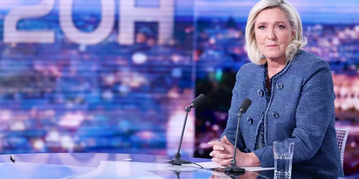 Bà Marine Le Pen tại chương trình truyền hình trực tiếp trên kênh TF1. Ảnh: Le Monde