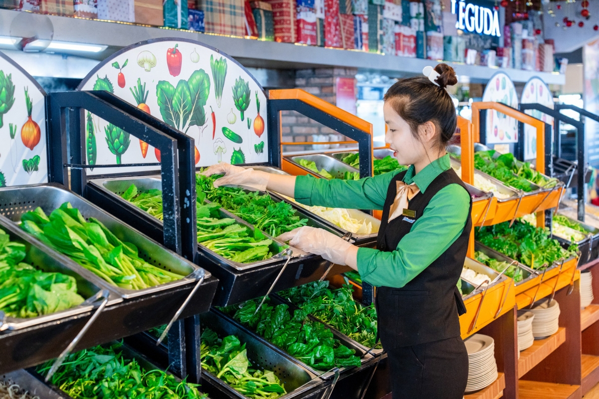 Nhà hàng buffet rau Léguda cung cấp hơn 20 loại rau tươi xanh đặc sản Đà Lạt