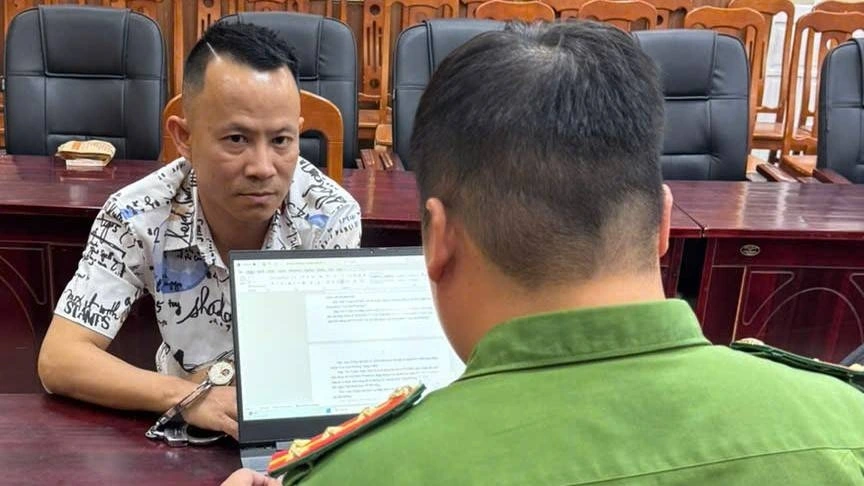 Nguyễn Trương Anh Tuấn tại cơ quan điều tra.