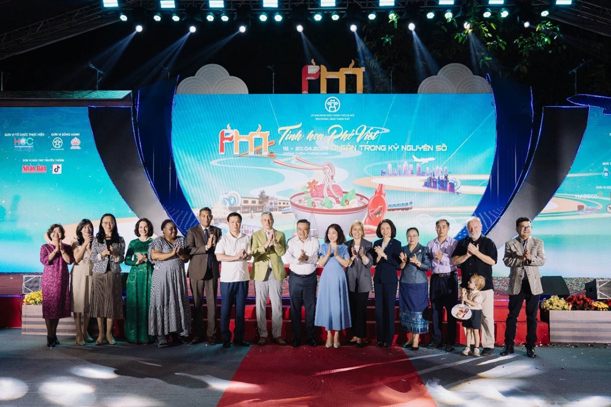 Ông Trần Sĩ Thanh – Chủ tịch UBND Thành phố Hà Nội cùng các đại biểu tham dự lễ khai mạc chương trình Festival Phở 2025 (Nguồn:BTC)