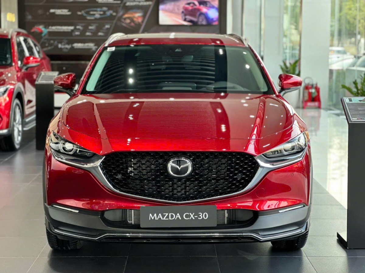 Mazda CX-30 đều được hãng giảm giá 20 triệu đồng