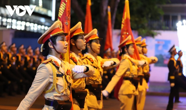 The event involves 25 units from the army and self-defence forces, and 13 units from the people's police. In addition to the marching and parade units, there are also 13 units from the army, self-defence forces, and police.