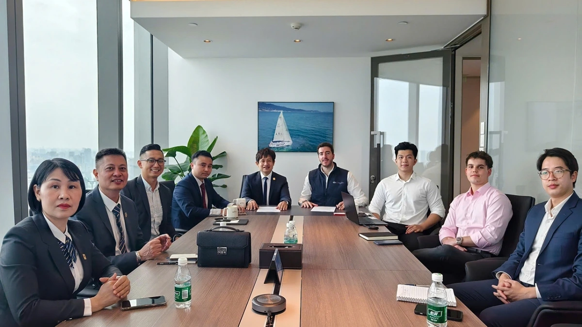 Chủ tịch HĐQT Meey Group Hoàng Mai Chung và ông Carlos Lopez – COO của ARC Group ký thỏa thuận hợp tác