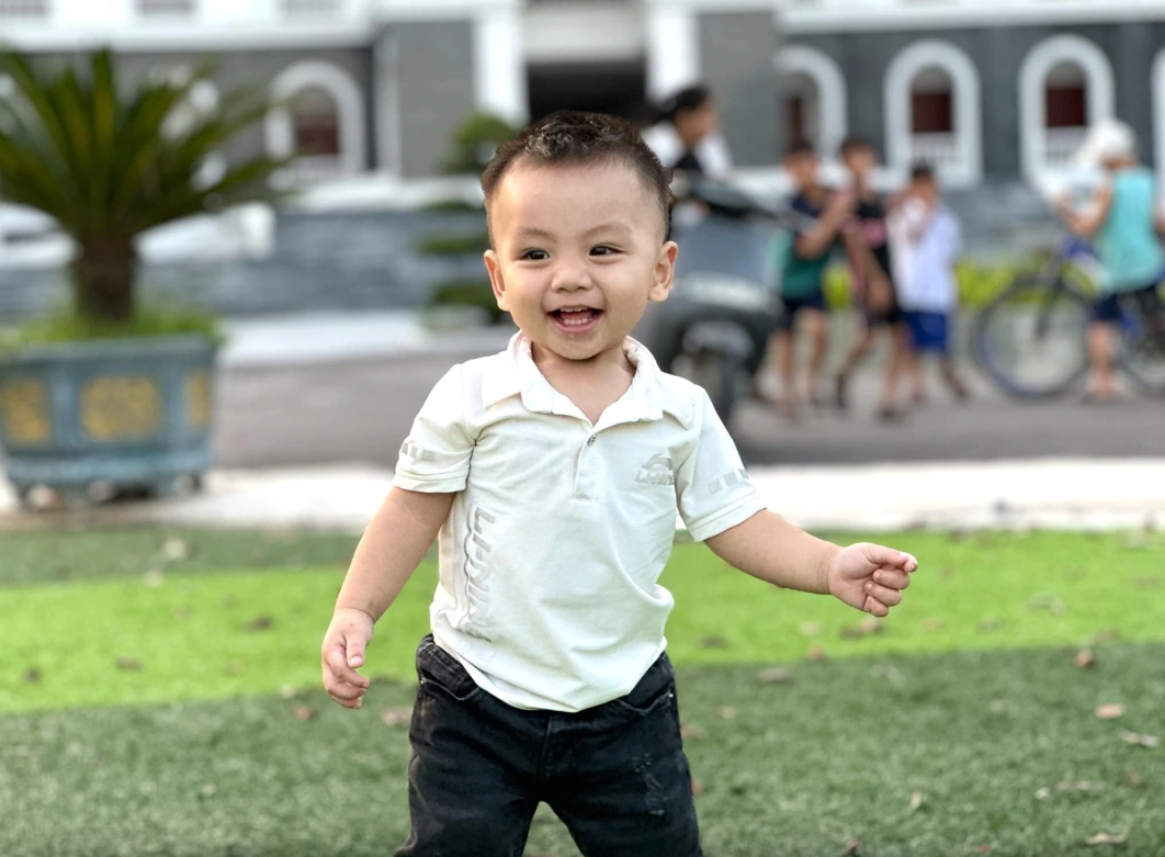 Bé Nguyễn Nam Phong.