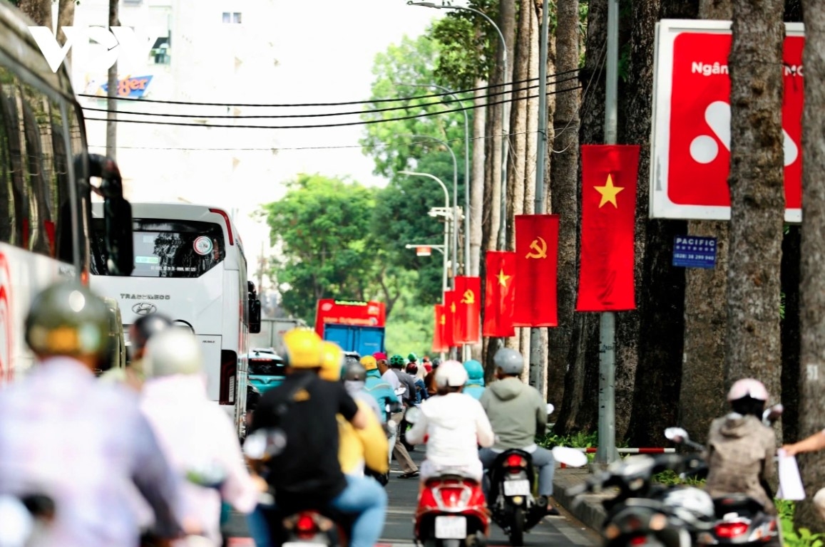 Red flags brighten up the streets of the southern city on the occasion of the 50th anniversary of the liberation of the south and national reunification.