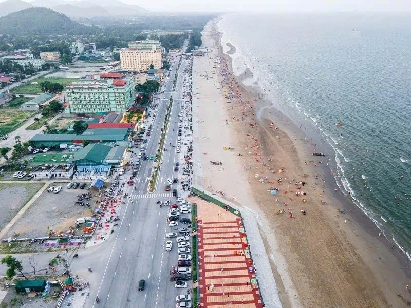 Nghi Sơn tự hào lưu giữ trong mình những tiềm năng phát triển du lịch như du lịch sinh thái, du lịch văn hóa - lịch sử, đặc biệt là tiềm năng du lịch biển và nghỉ dưỡng, với bờ biển trải dài 42 km.