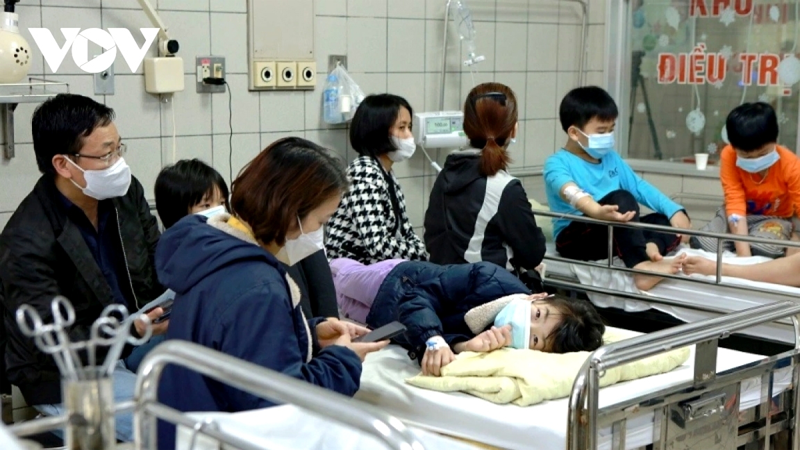 Các học sinh ngộ độc được cấp cứu tại BV Bạch Mai. (Ảnh minh hoạ: VOV.VN)