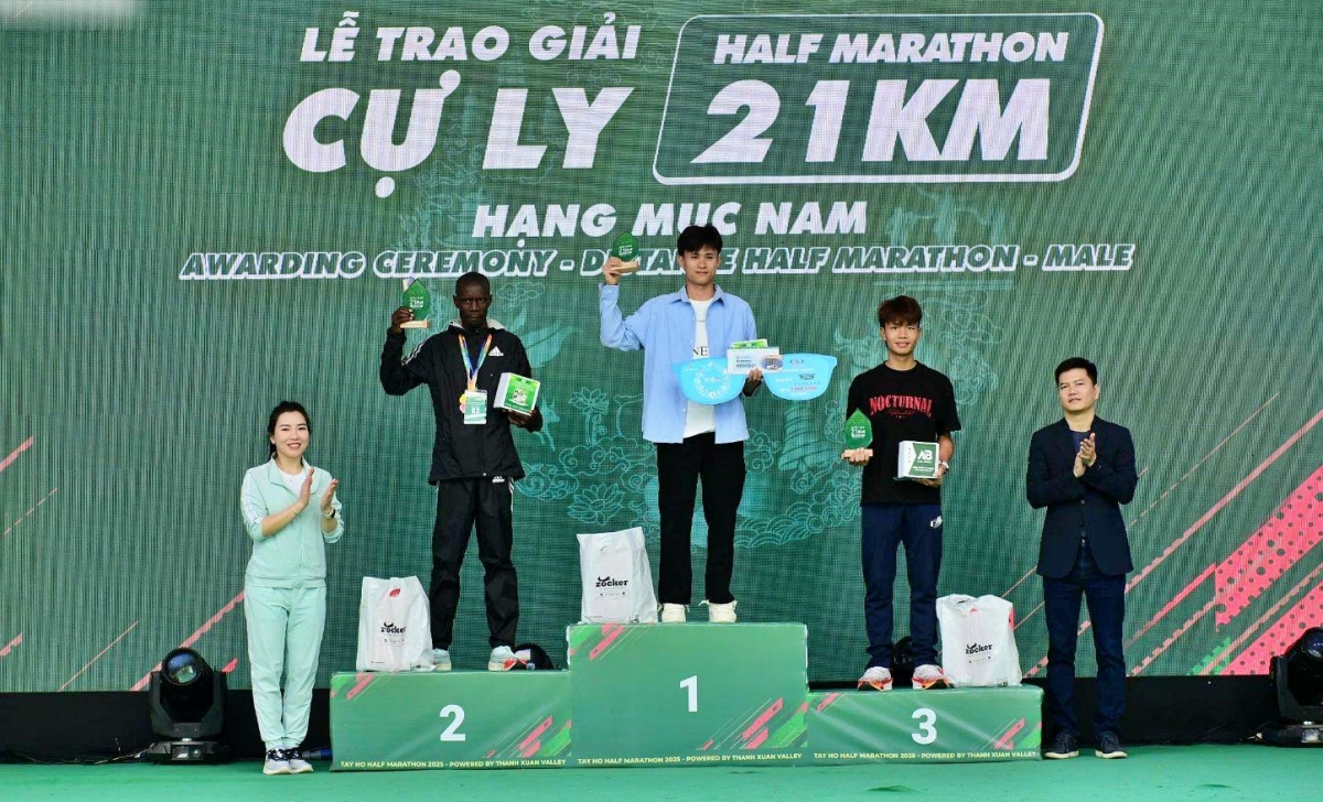 Nguyễn Trung Cường về nhất nội dung 21km dành cho nam.