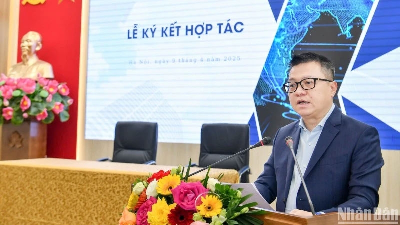 Ông Lê Quốc Minh, Ủy viên Trung ương Đảng, Tổng Biên tập Báo Nhân Dân, Phó Trưởng Ban Tuyên giáo và Dân vận Trung ương, Chủ tịch Hội Nhà báo Việt Nam phát biểu tại lễ ký kết