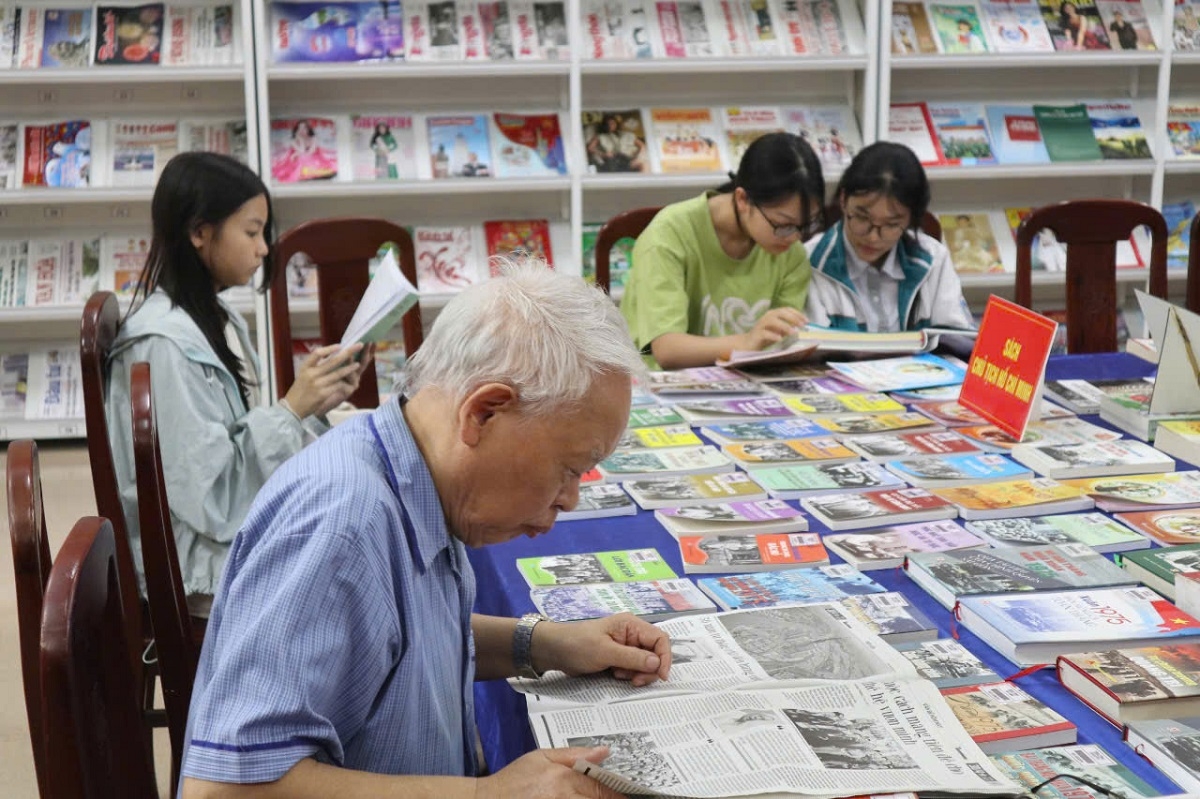 Người Nam Định thể hiện tinh thần ham đọc sách