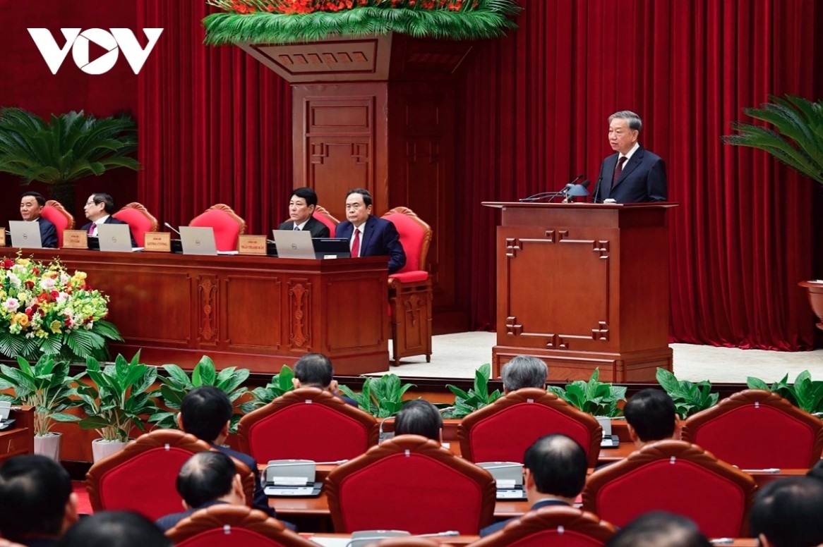 Party General Secretary To Lam speaks at the opening session 