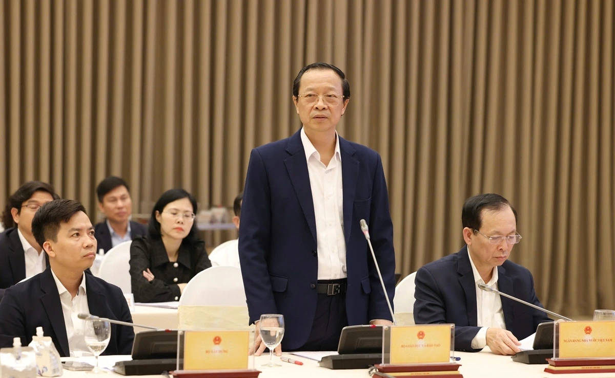Thứ trưởng Bộ Giáo dục và Đào tạo Phạm Ngọc Thưởng thông tin tại cuộc họp báo. (Ảnh: Quang Phúc)