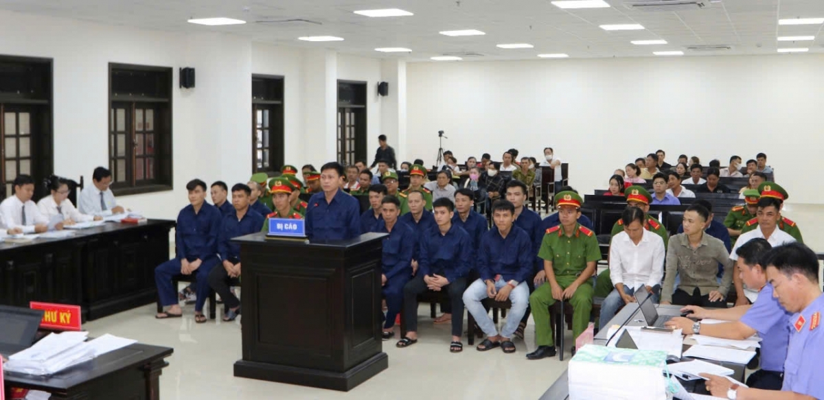 Quang cảnh phiên tòa xét xử (Ảnh: T.A)
