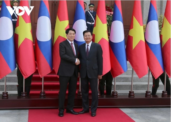 Immediately after the welcom ceremony, the two leaders hold talks to explore ways to deepen and effectively promote their comprehensive cooperation.