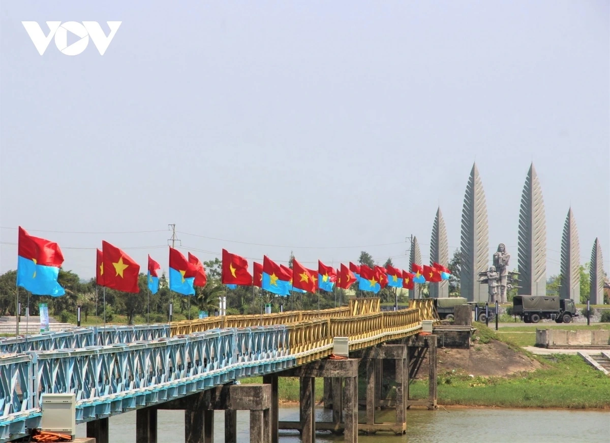 Di tích quốc gia đặc biệt Đôi bờ Hiền Lương-Bến Hải