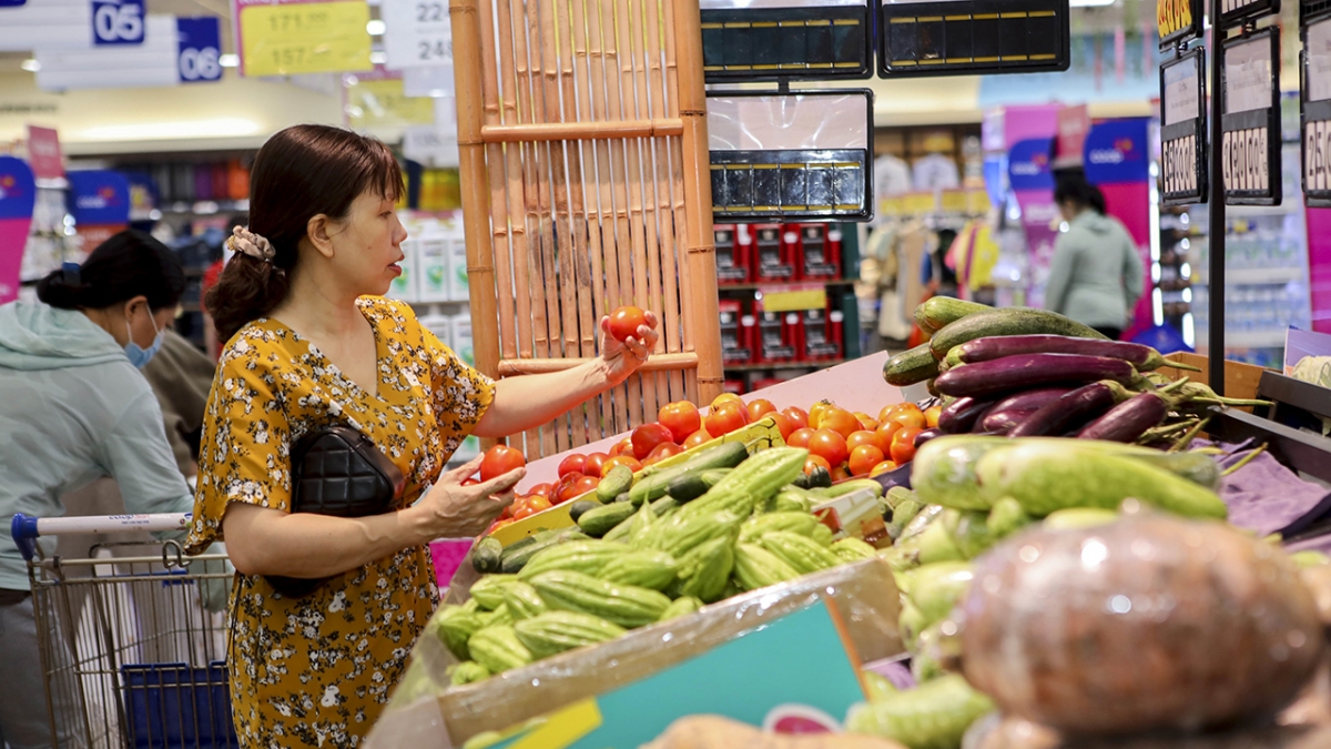 Rau củ quả tươi ngon chất lượng tại hệ thống siêu thị Co.opmart dược khách hàng yên tâm chọn mua