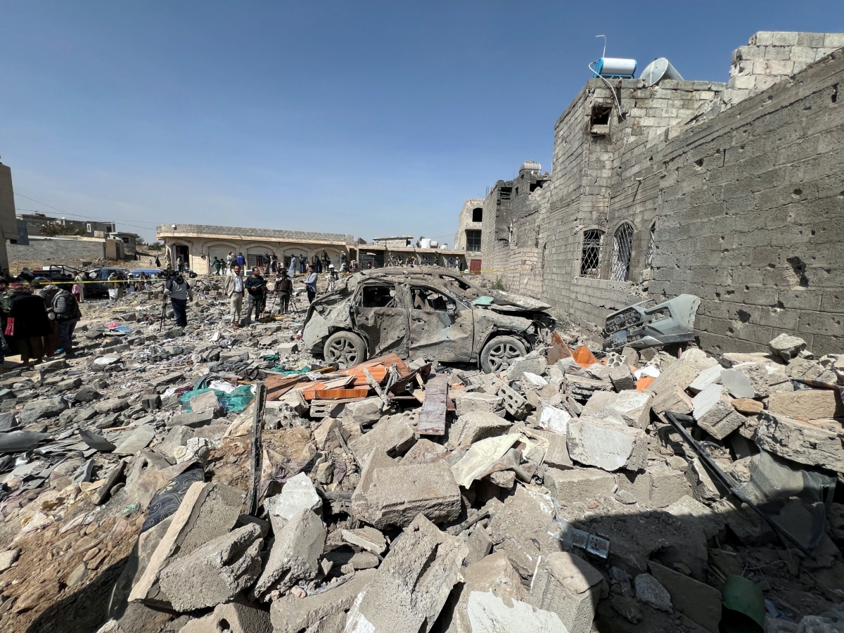 Đổ nát sau cuộc không kích của Mỹ vào Sanaa, Yemen hôm 7/4. Nguồn: Reuters