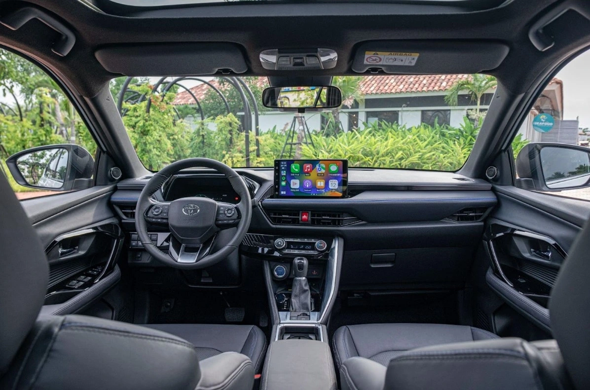 Khoang lái của Yaris Cross được trang bị hiện đại và thiết kế tinh tế.