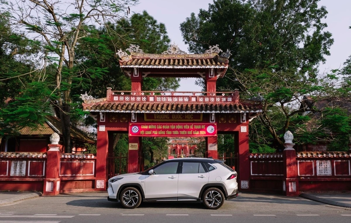 Phiên bản hybrid tiết kiệm nhiên liệu và trang bị an toàn vượt trội trong phân khúc.