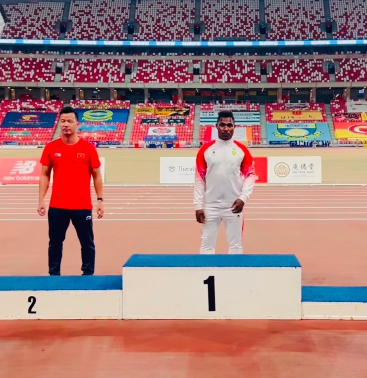 Nguyen Hoai Van (L) wins a silver medal in the men’s javelin throwing. (Photo: sggp.org.vn)