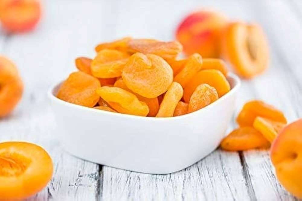 Mơ khô tốt cho người thiếu máu. Ảnh: Istock