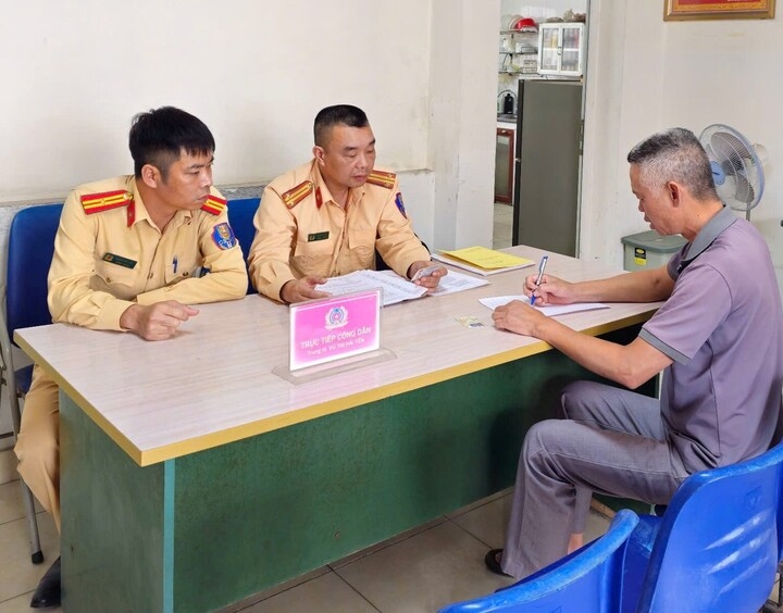 Ông M.Đ.D làm việc tại Đội CSGT đường sắt. (Ảnh: Phòng CSGT Công an thành phố Hải Phòng)