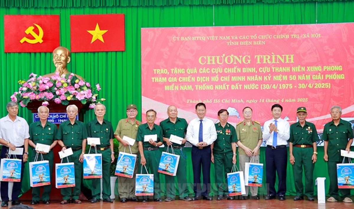 Buổi họp mặt các CCB, cựu TNXP nhân kỷ niệm 50 năm Ngày giải phóng miền Nam thống nhất đất nước