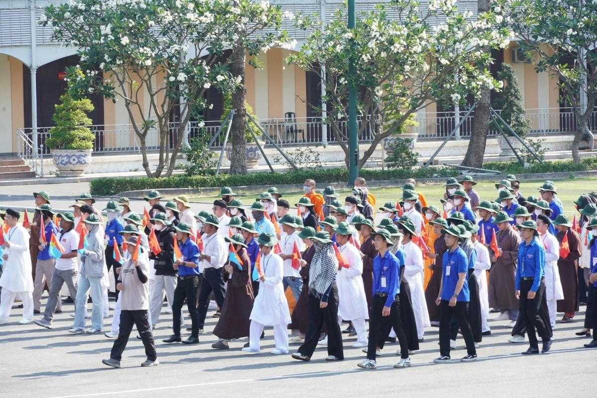 Miệt mài tập luyện dưới trời nắng nóng 