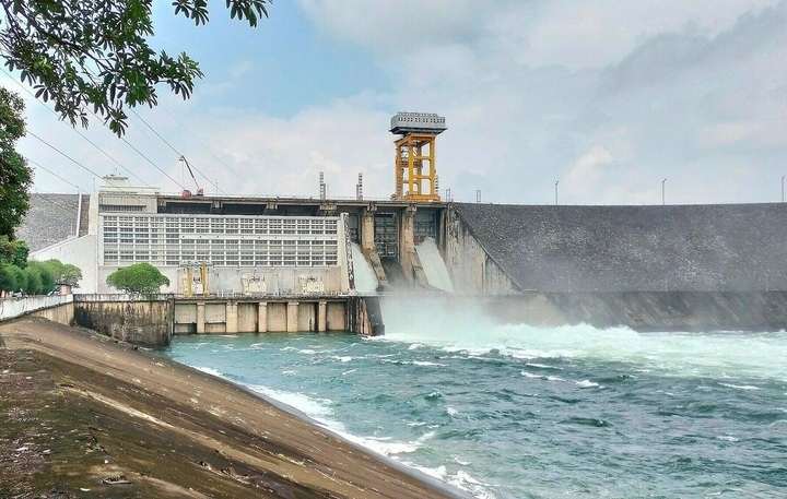 Thủy điện Thác Bà.