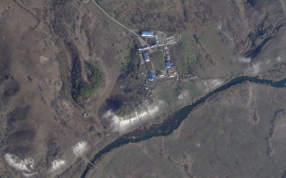 Một hình ảnh vệ tinh cho thấy các binh sĩ Nga đang giao dữ dội với quân đội Ukraine. Ảnh: Planet Labs PBC/Reuters