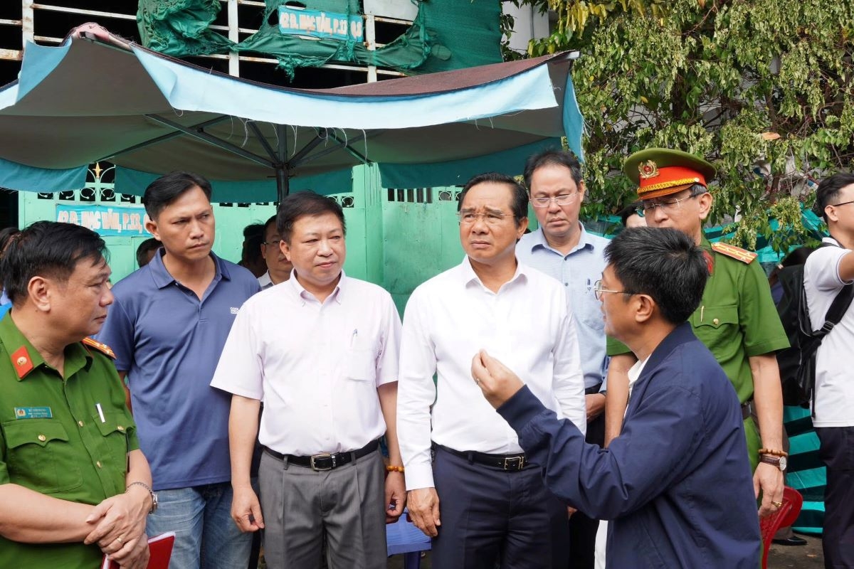 Lãnh đạo TP nghe báo cáo thông tin ban đầu về vụ cháy