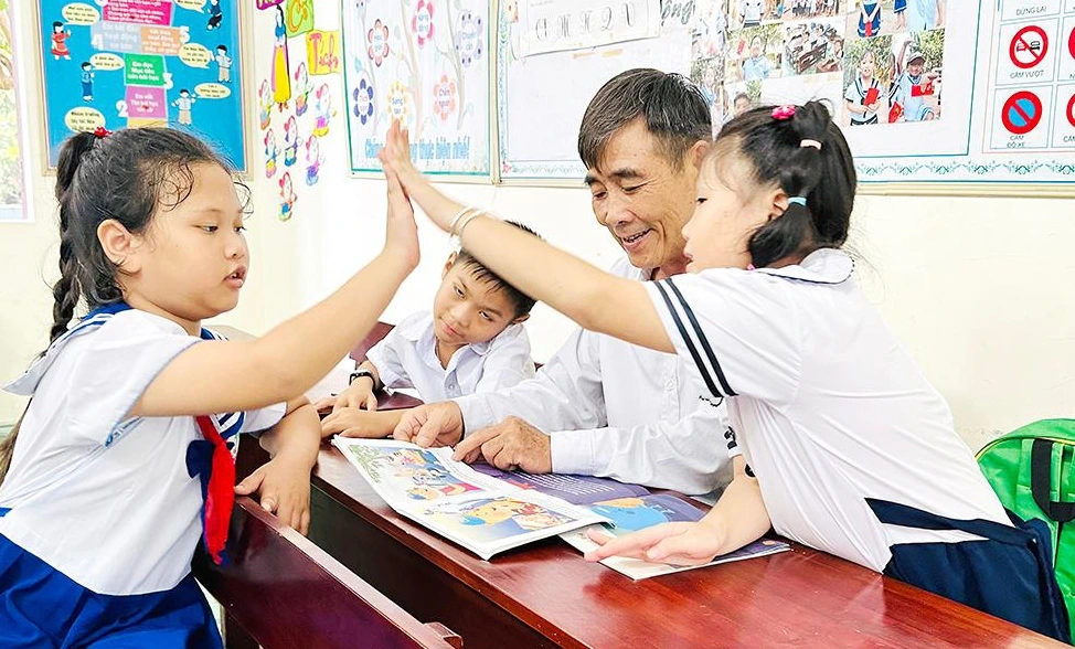 Thầy trò ở đảo Trường Sa lúc nào cũng ríu rít tiếng cười