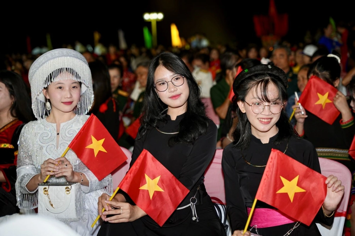 Thế hệ trẻ tại Lễ kỷ niệm 50 năm ngày giải phóng tỉnh Khánh Hòa