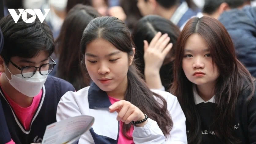 Sở Giáo dục và Đào tạo Hà Nội công bố kết quả khảo sát lớp 12 của học sinh thành phố, trong đó gần 32% số bài thi dưới điểm trung bình (Ảnh minh hoạ)