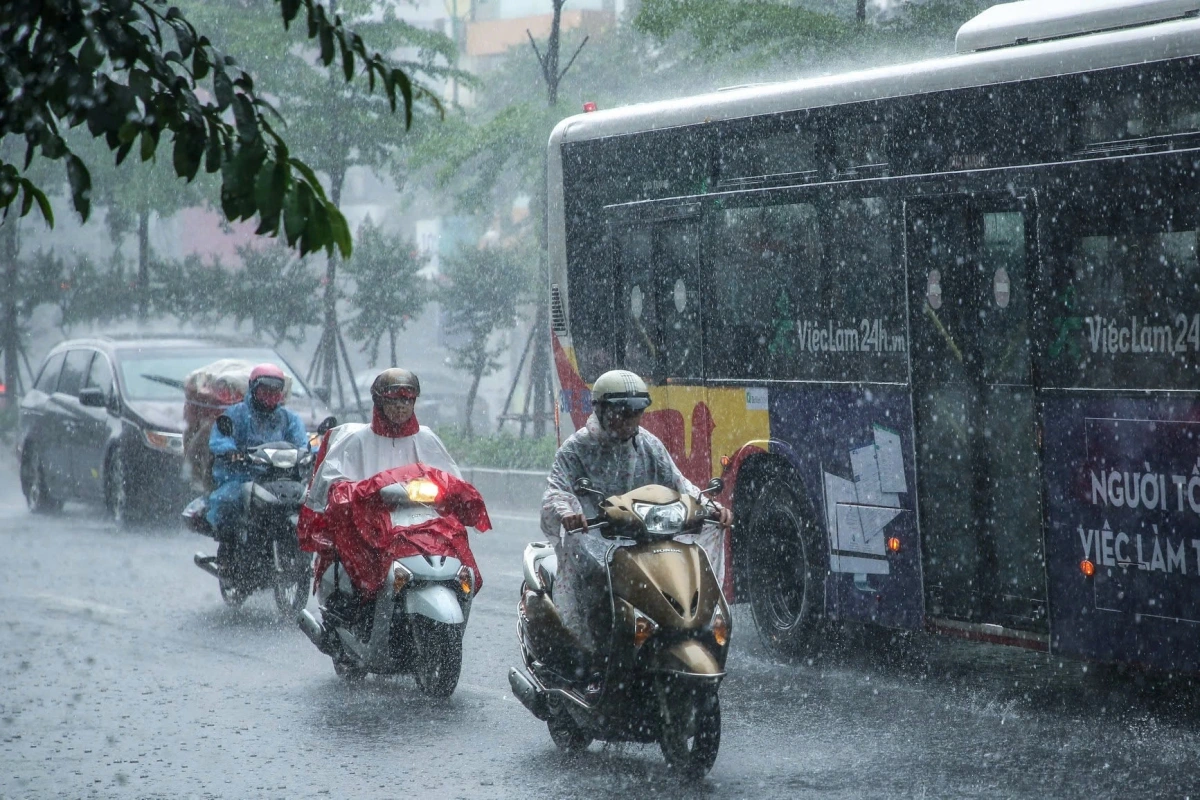 Mưa to cục bộ, trời rét bao trùm cả miền Bắc