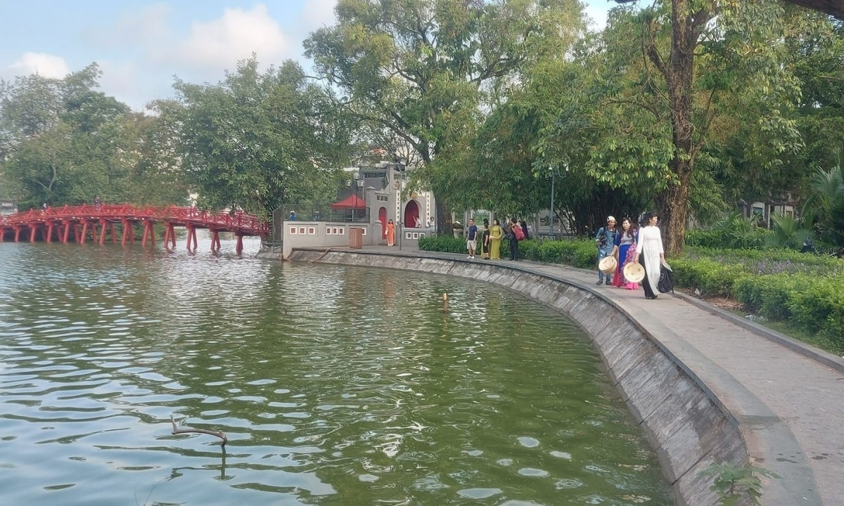 Miền Bắc có mưa vài nơi, trưa chiều hửng nắng