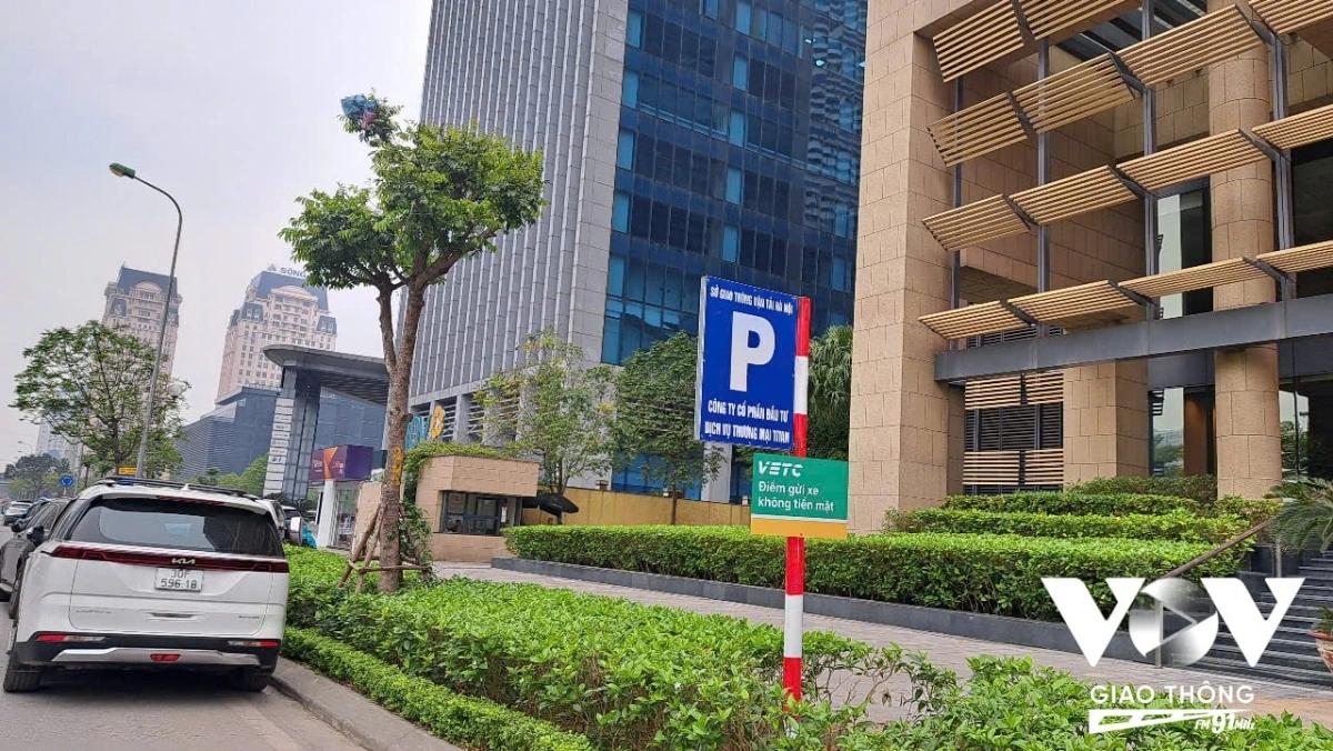 Các chuyên gia cho rằng, để hạn chế tiêu cực, thất thoát thì phải đầu tư công nghệ thay thế các công đoạn có sự tham gia của con người; loại bỏ những thỏa thuận giữa người đỗ xe và người trông giữ xe