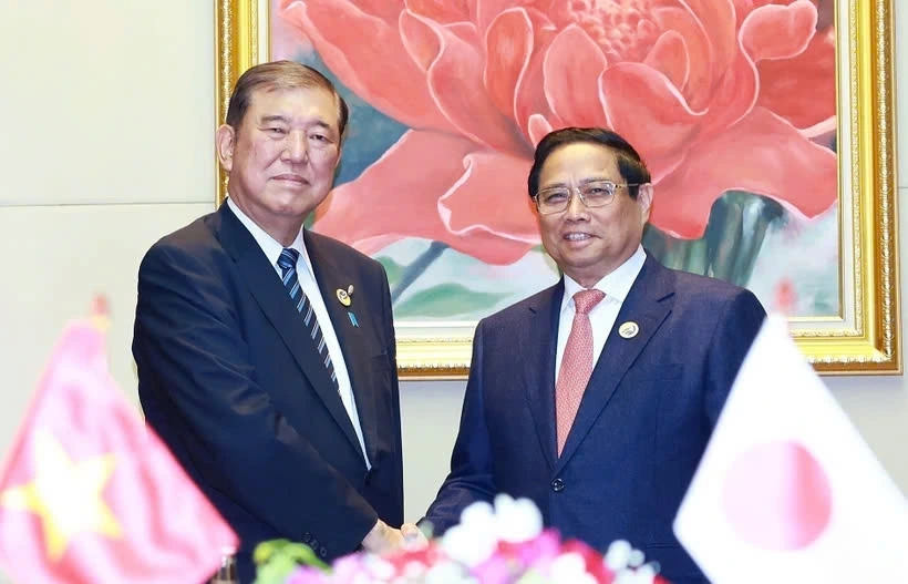 Trong chuyến tham dự Hội nghị Cấp cao ASEAN lần thứ 44, 45 và các hội nghị cấp cao liên quan tại Vientiane (Lào), ngày 11/10/2024, Thủ tướng Phạm Minh Chính gặp Thủ tướng Nhật Bản Ishiba Shigeru. (Ảnh: TTXVN)