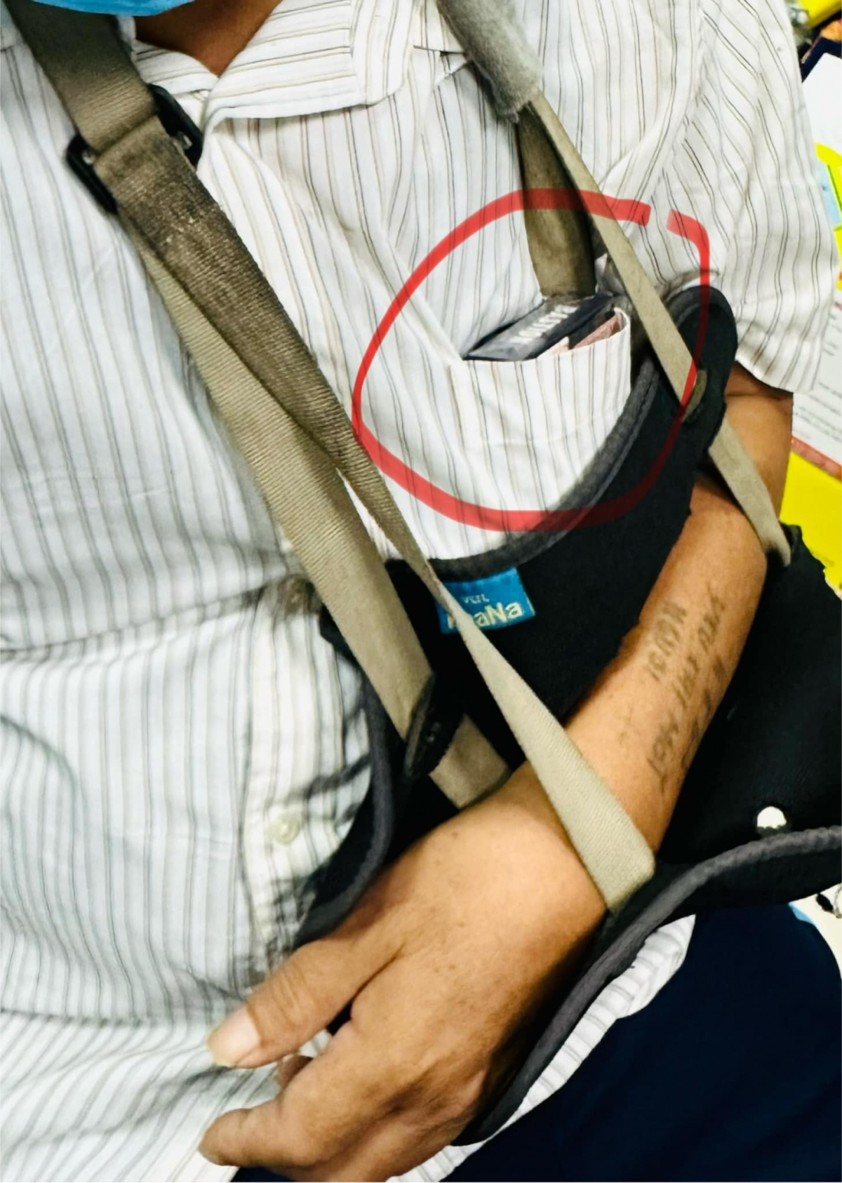 Thuốc lá được xem độc dược gây ra nguy cơ đột quỵ nhưng nhiều người vẫn lạm dụng, kể cả bệnh nhân từng đột quỵ (Ảnh FB bác sĩ)