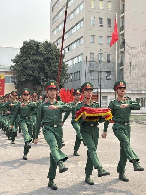 Tập nghi lễ thượng cờ.