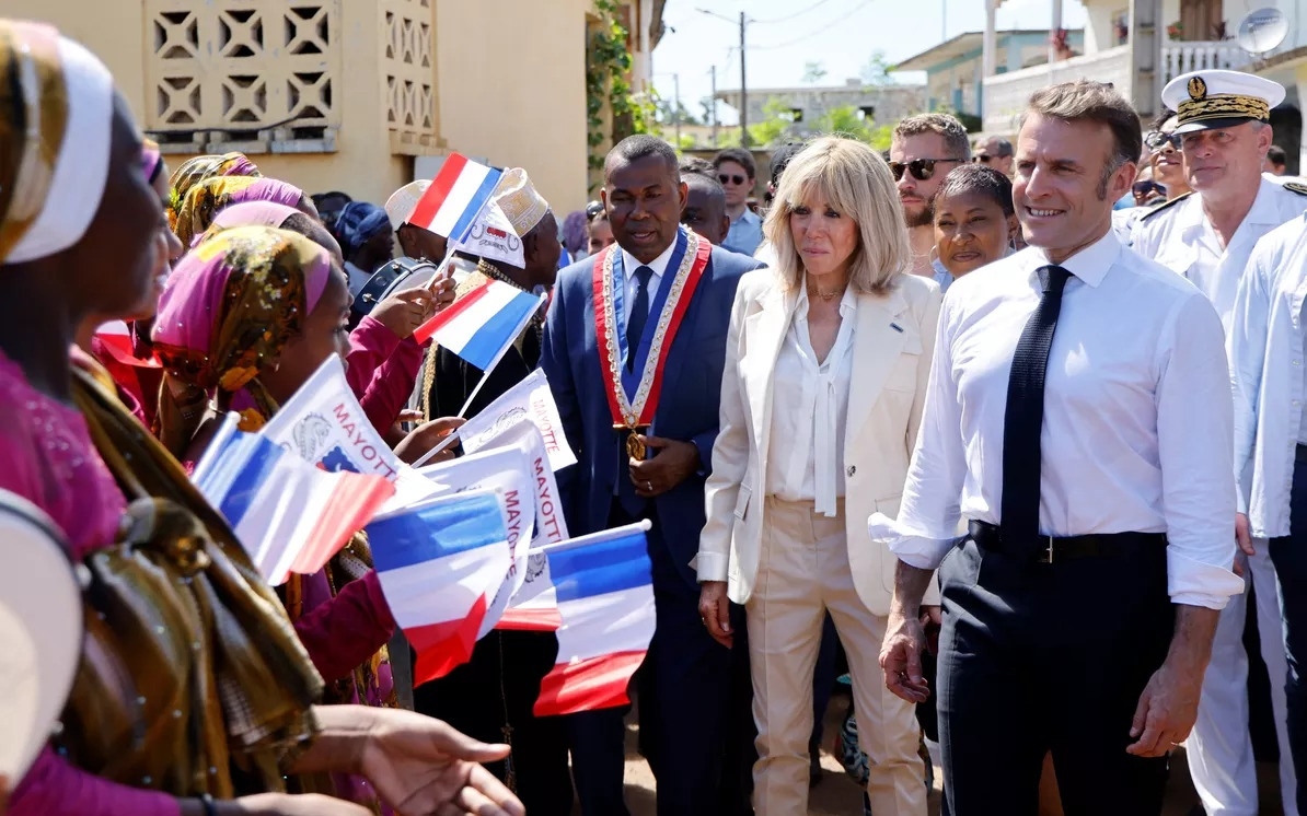 Tổng thống Pháp Macron thăm đảo Mayotte. Ảnh: Le Figaro.