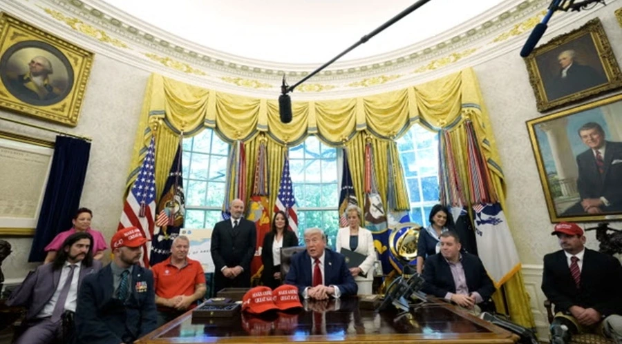 Tổng thống Donald Trump phát biểu với báo chí tại Nhà Trắng. Ảnh: Independent